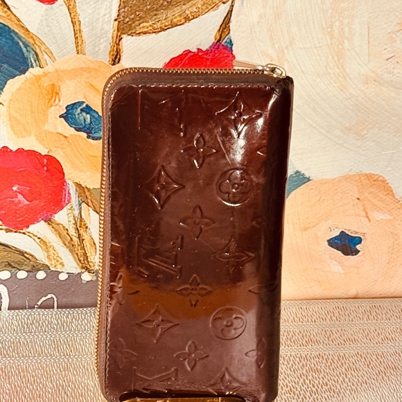 Louis Vuitton Brown Embossed printed monogram zipper round Wallet - Picture 6 of 16